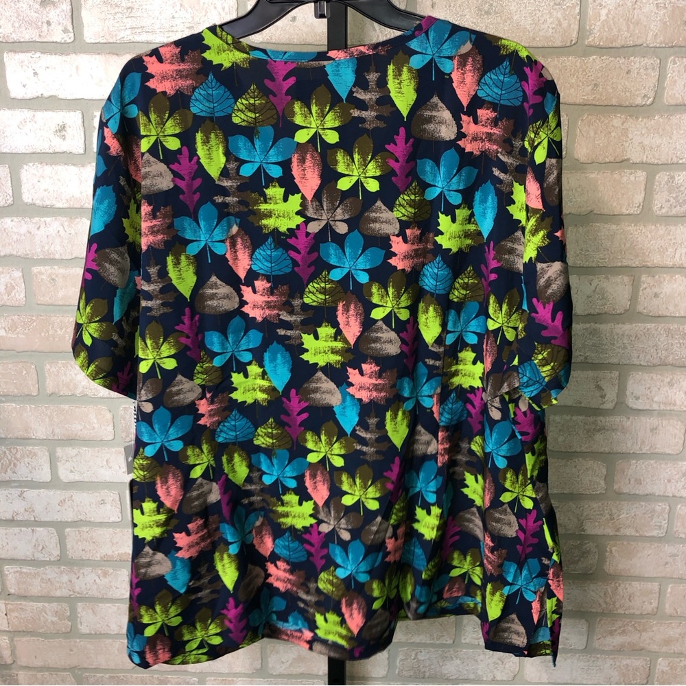 NWT Koi Basics multi color leaf pattern v neck short sleeve scrub top - Picture 5 of 10